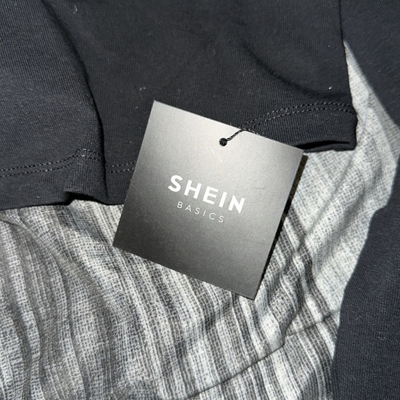 ⚠️LAST DAY TO PURCHASE— 2 Shein long sleeve crop tops - Picture 5 of 5